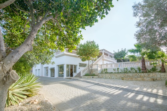 Attractive and spacious villa close to the golf course in Santa Ponsa