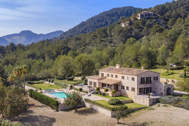 POL52740 Outstanding rustic retreat on a huge plot in the exclusive Pollensa countryside