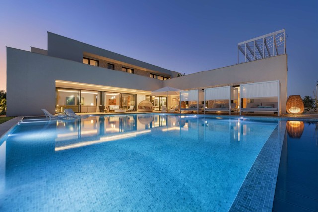 PTP40508 Modern villa in Puerto Pollensa: Contemporary villa near the beach of Llenaire with separate guest house