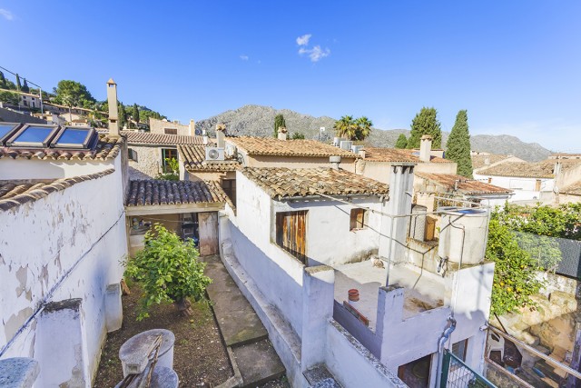 POL20446 Rustic three bedroom house to reform with patio and mountain views in Pollensa
