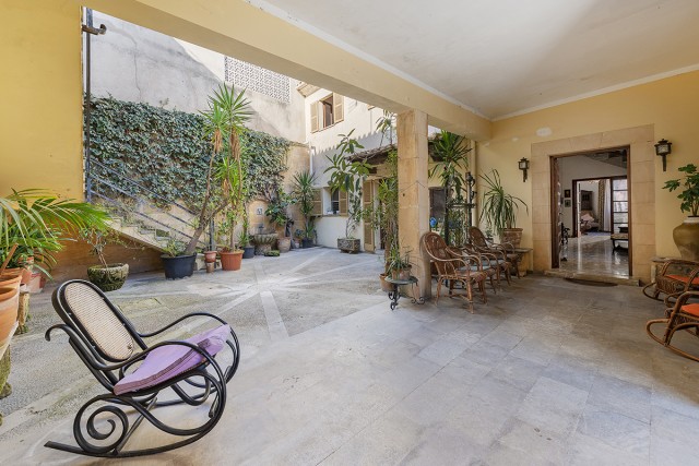 ALC20464 Magnificent town house with lots of potential in privileged area of Alcudia