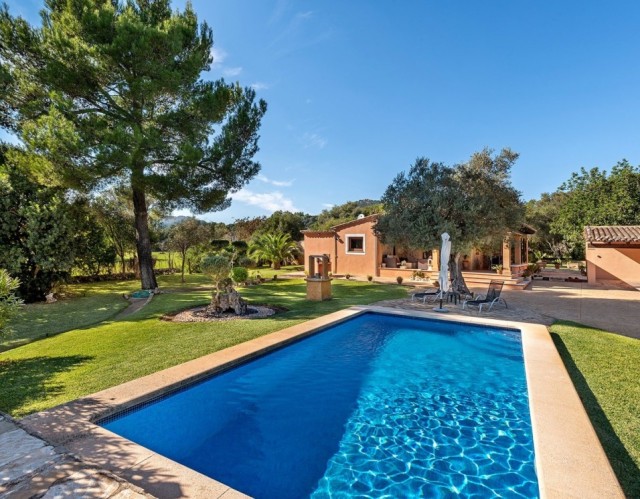 POL52757ETVBPO Single storey rustic home with pool near the golf course in Pollensa