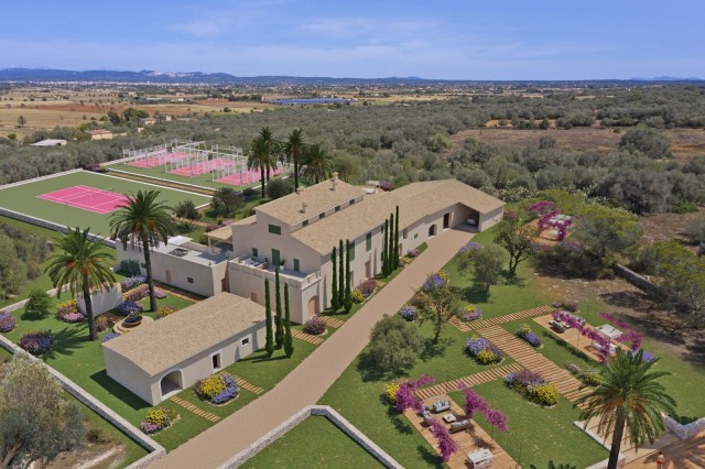 Spectacular investment with tennis courts and golf in Campos