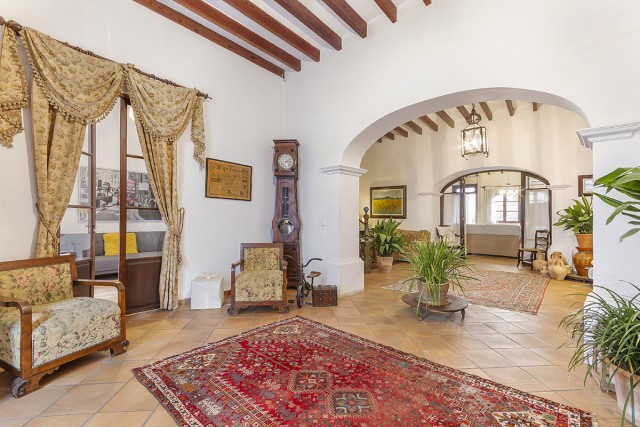 ALA20475 Attractive house with traditional featues in the village of Alaró