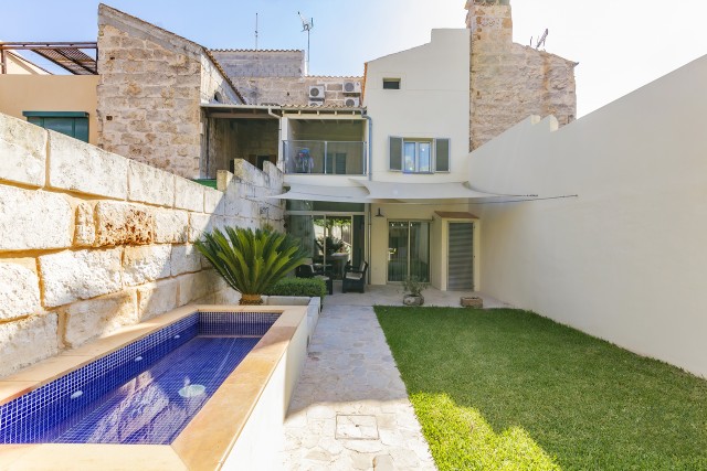 SAP20477 Modernised house with outdoor splashpool, Jacuzzi and barbecue in Sa Pobla