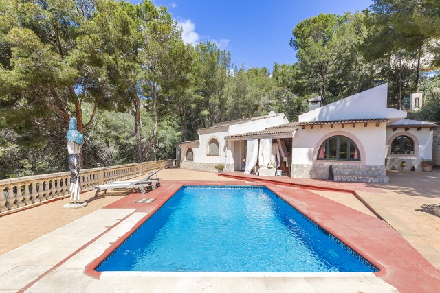 Spacious villa with pool and terraces in Costa d´en Blanes