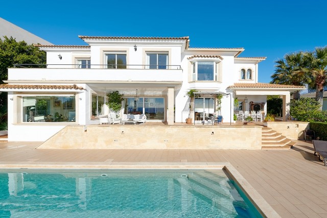 Elegant 5 bedroom villa close to the golf course in Bendinat