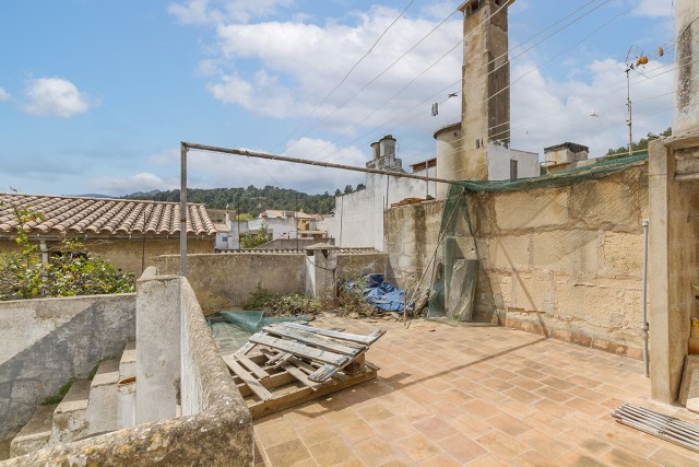 Town house investment opportunity with lots of potential in Pollensa