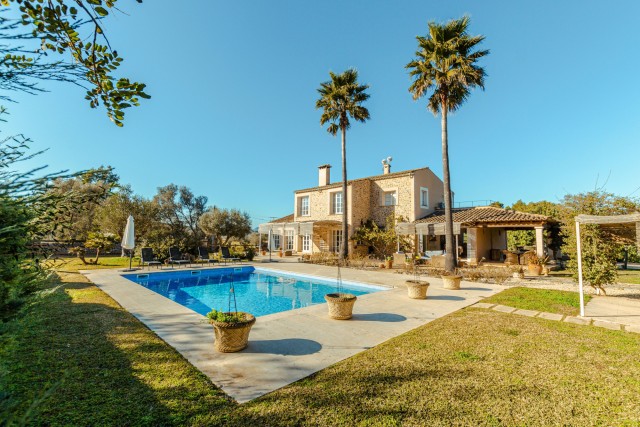 Captivating stone-faced finca on the outskirts of charming Santa Maria