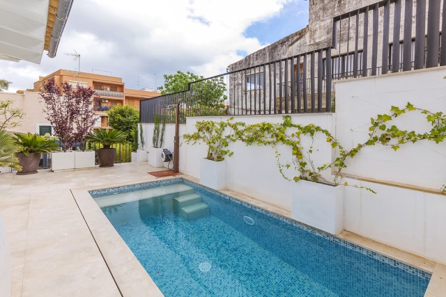 SWOPAL2259 5 Bedroom house with 2 pools, in the centre of Génova, Palma