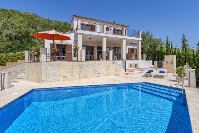 POL40744 Fantastic family villa on an elevated plot with distant sea views near Pollensa