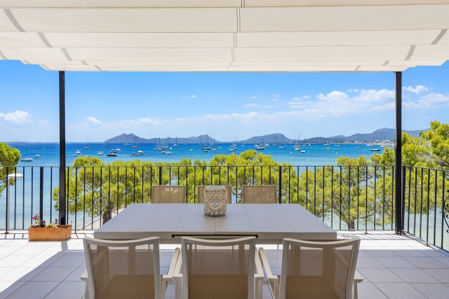 Exceptional sea view apartment on the exclusive Pine Walk in Puerto Pollensa