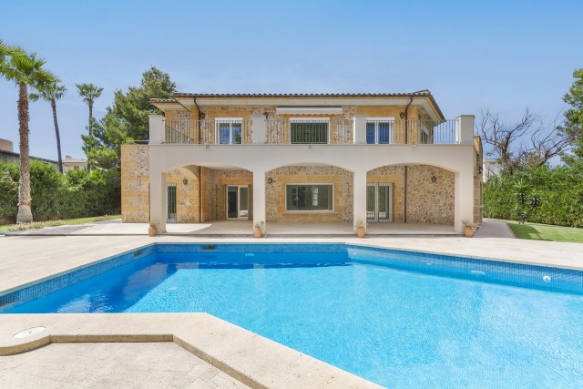 PTP40718 Spacious villa with pool and gardens in a sought-after area of Puerto Pollensa
