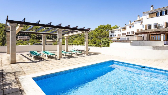 Large house with community pool and private garage in Cas Catala