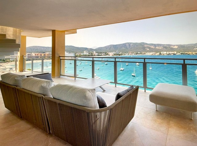 Renovated luxury penthouse with direct sea access and coastal views in Torrenova