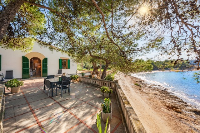 Seafront villa with incredible views and rental license close to the beach in Alcudia