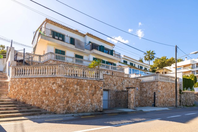 Characterful 3 bedroom house with studio and fantastic views in Génova, Mallorca