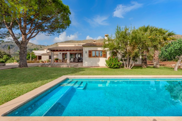 POL52848ETVRM Traditional 4 bedroom villa with mountain views and pool in Pollensa