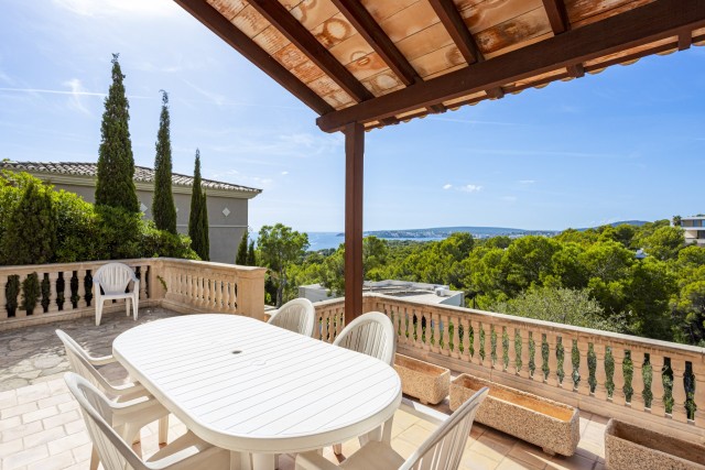 Delightful 4 bedroom villa with coastal views in exclusive Costa d´en Blanes