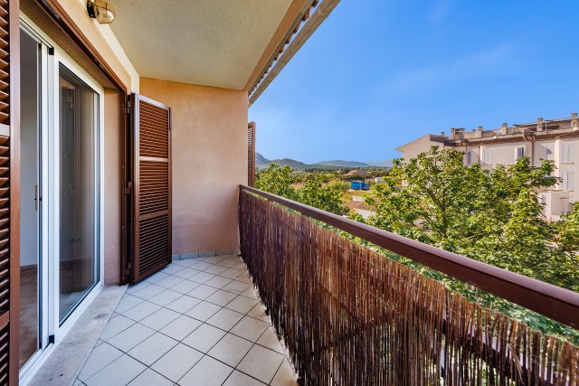 Excellent 2-bedroom apartment with balcony close to the town in Alcudia