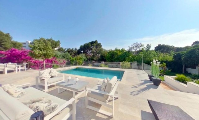 SWOPAN40740 Luxury villa with fantastic outside space and a pool in Palmanova