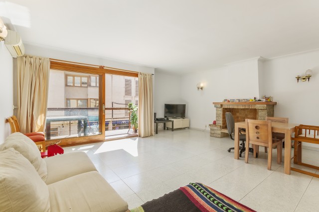 Spacious 3 bedroom apartment with balcony in Pollensa old town