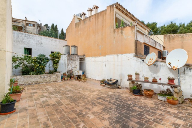 POL20557 Village house in need of reform with patio and terrace in Pollensa