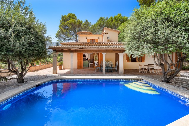 POL40796ETVRM Mountain view villa with holiday rental license, pool and pretty garden in Cala San Vicente