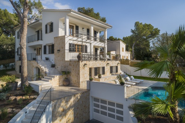 SWOBEN40125 Fabulous 3 storey villa, walking distance from the beach in Bendinat