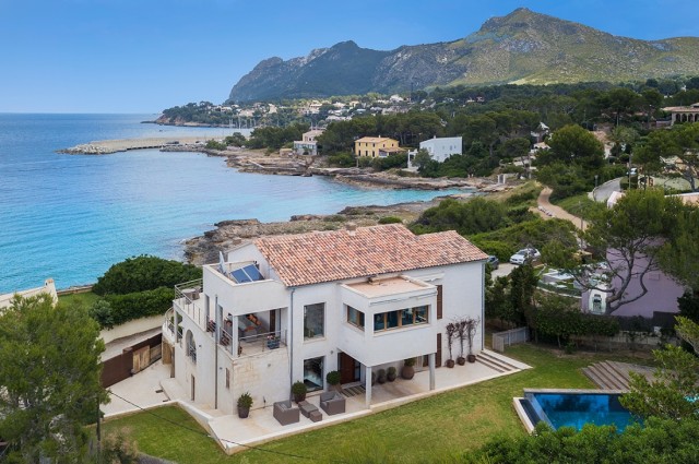 BON4187 Modern villa with stunning sea views in an exclusive residential area, Mallorca North