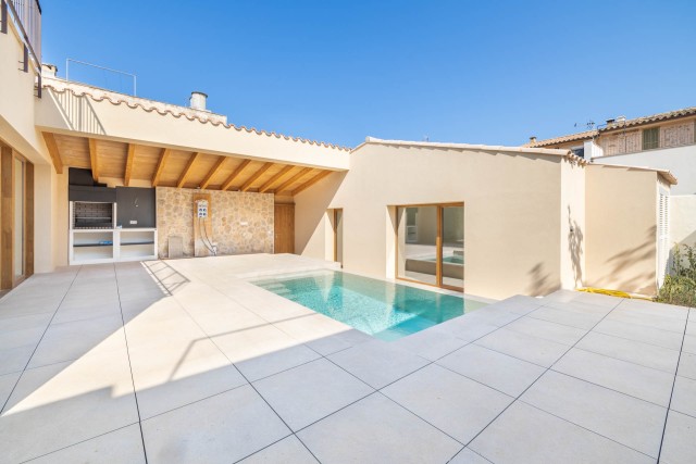 Gorgeous, newly built town house with guest house and pool in a quiet street in Pollensa