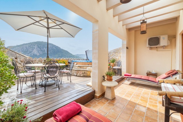 POL20598 Perfectly positioned village house with incredible views in Pollensa old town