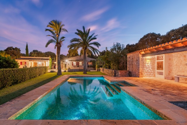 Stunning country property with various houses, a vineyard and olive trees in Pollensa
