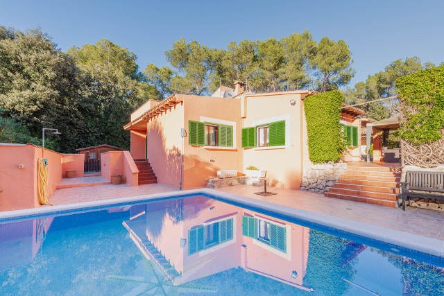 Detached 3 bedroom villa on a double sized plot with pool and garden in Son Toni