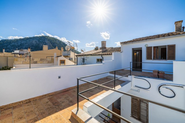 Partially renovated house with views of the Puig de Maria in Pollensa