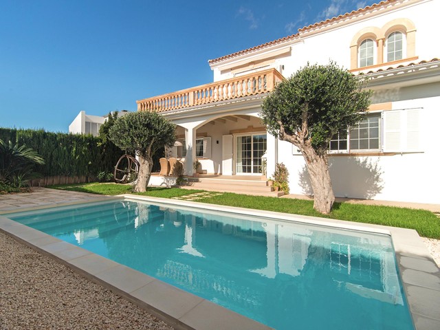Elegantly designed villa close to all amenities in a peaceful area of Llucmajor