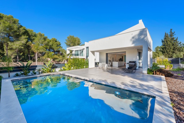 BON40825 Newly built modern villa with 4 bedrooms, 2 reception rooms, and a basement level in Bonaire Alcudia