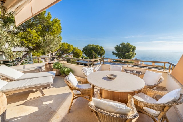 Chic sea view apartment metres from the beach in Illetes, Mallorca