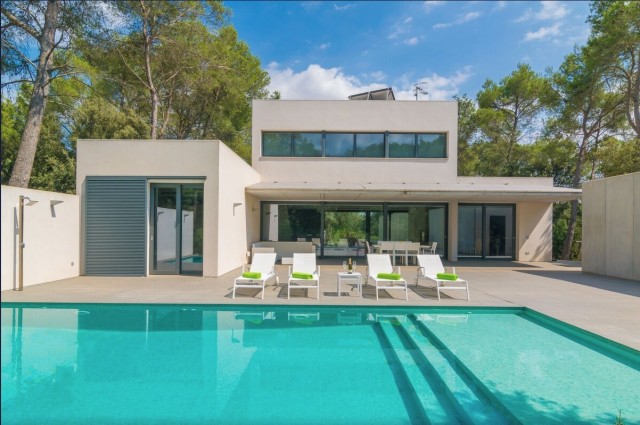 Modern villa in a peaceful residential area near Pollensa town and golf course