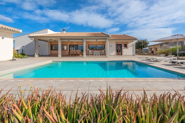 SAP52983 Chic country villa with guest accommodation and versatility in Sa Pobla