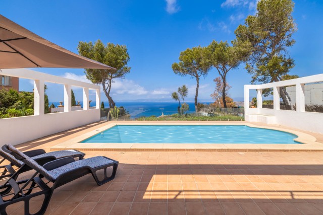 Fantastic 5-bedroom villa with uninterrupted sea views in Bahía Azúl, Llucmajor