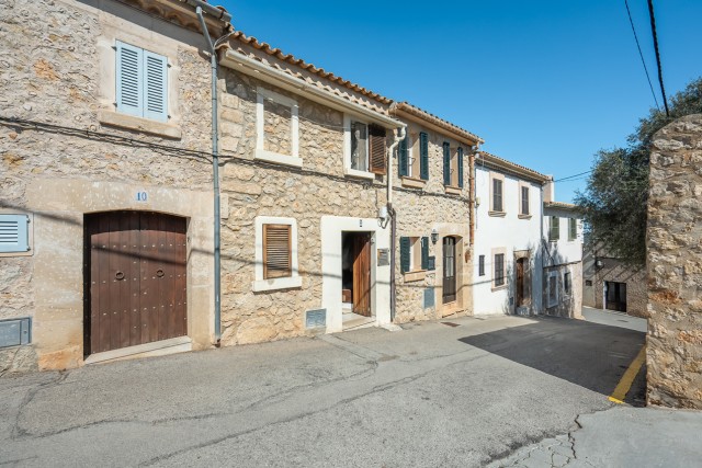 POL20624 Charming village house with views of the Puig de Maria in Pollensa old town