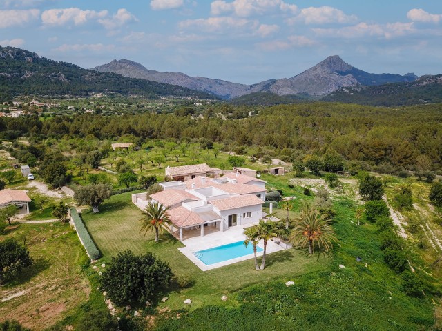 Luxurious modern finca with guest cottage and lots of privacy near Es Capdellà, Calvià