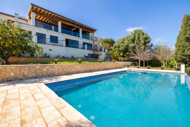 Beautiful villa with infinity pool on a picturesque hillside in Esporles