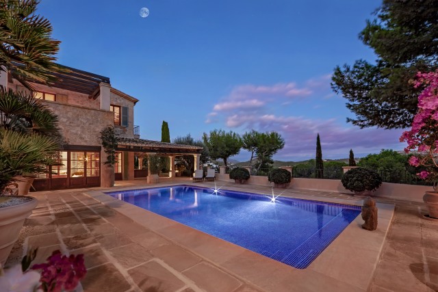 Villa with guest house and pool in Camp de Mar