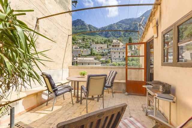 Mountain view apartment with great potential in the picturesque village Deia