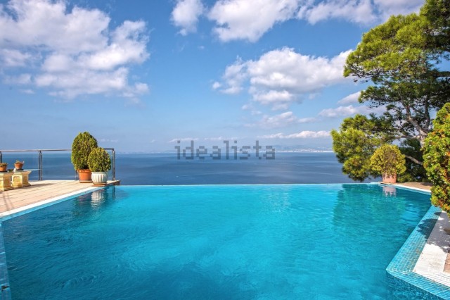 Spacious frontline villa with pool, overlooking the sea in Llucmajor