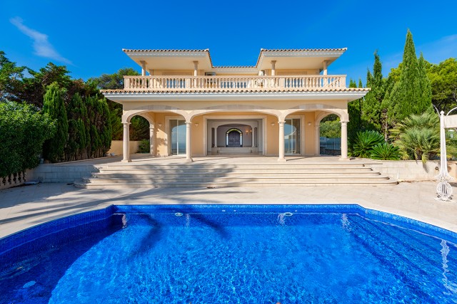 Front line villa with panoramic sea views in Sol de Mallorca