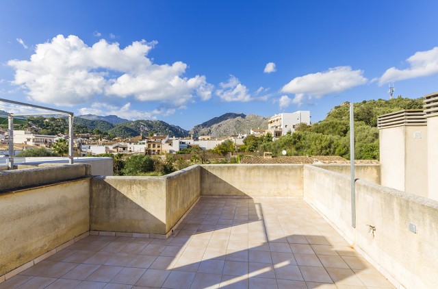 Excellent 2 bedroom apartment with private roof terrace in Pollensa