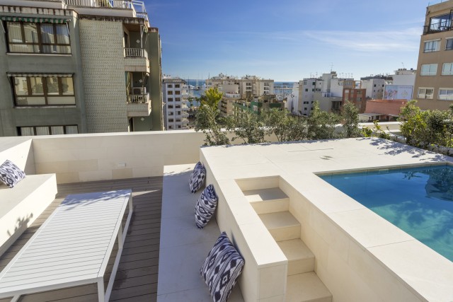 Newly built penthouse with community pool in Palma